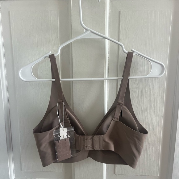 Seamless Brown Bra - Picture 2 of 4